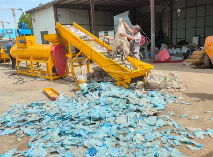Convoyeur à bande escalade pour l'usine de recyclage de bouteilles en PET