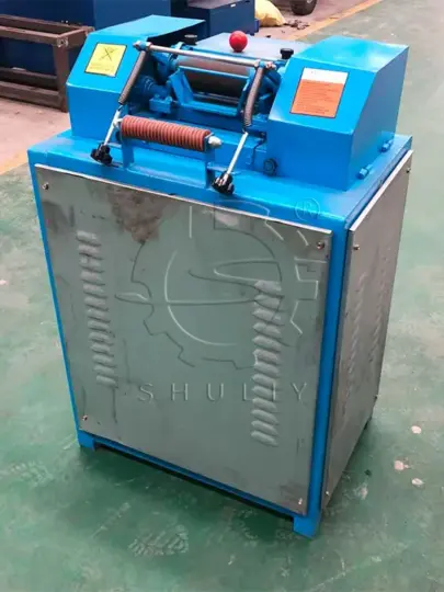 Plastic pellet cutter for pelletizer