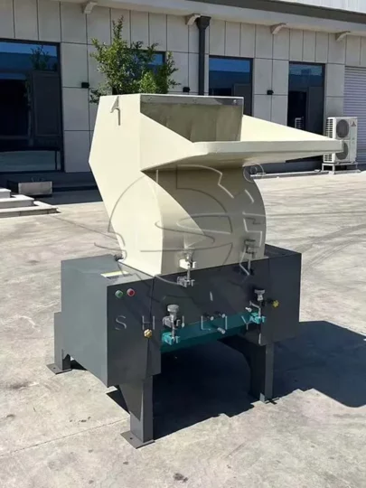 Plastic crusher machine