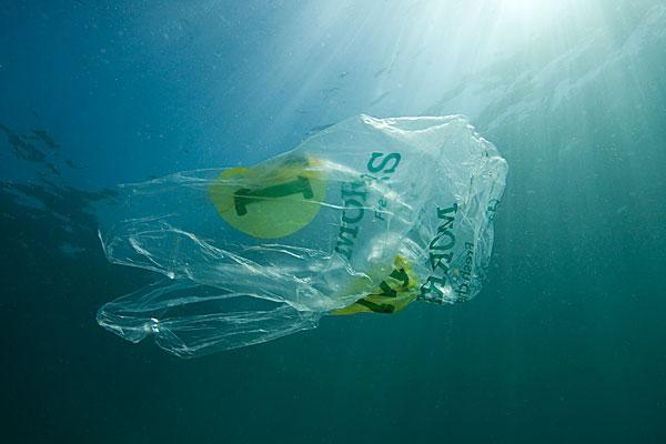 Como usar sacolas plásticas após a reciclagem