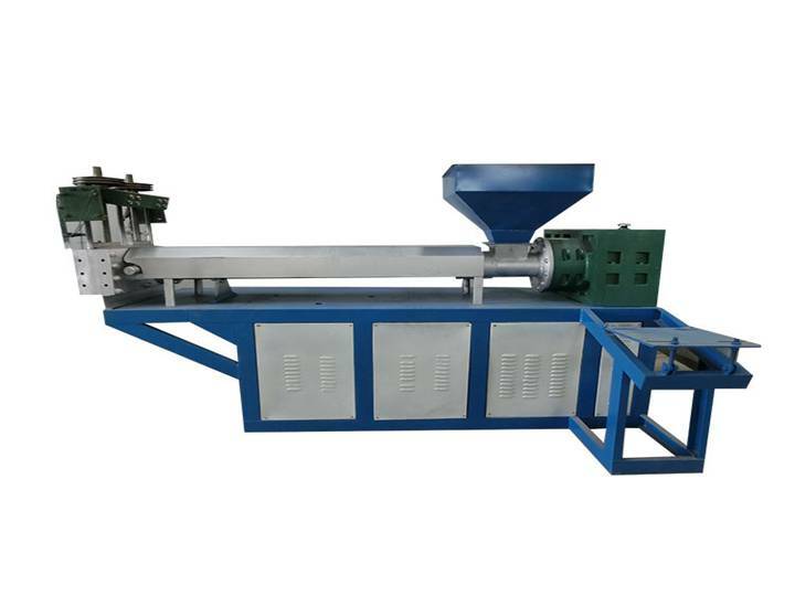 How to choose the main and auxiliary engine of a plastic granulator?