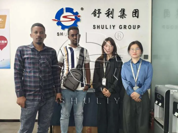 Khách hàng từ Ethiopia đã đến thăm các máy tái chế nhựa Shuliy