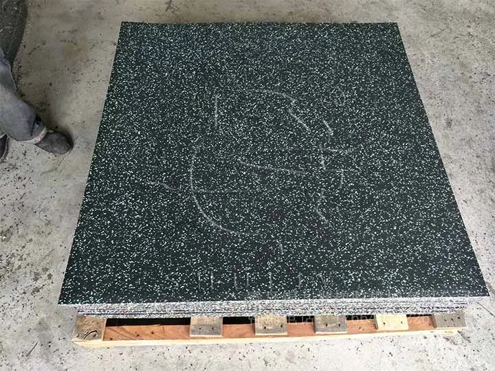 black rubber tiles
